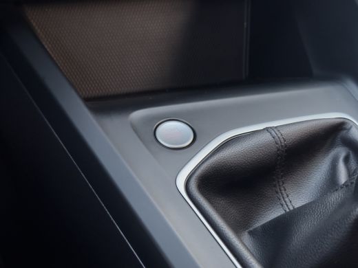 Volkswagen Golf 1.5 TSI LIFE 131PK NAVI AIRCO DIGI-DASH APPLE-CARPLAY LED LMV PDC ActivLease financial lease