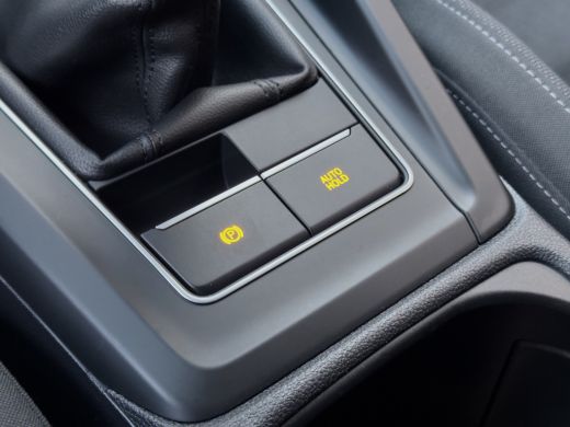 Volkswagen Golf 1.5 TSI LIFE 131PK NAVI AIRCO DIGI-DASH APPLE-CARPLAY LED LMV PDC ActivLease financial lease