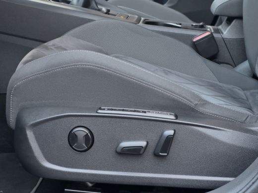 Volkswagen Golf 1.5 TSI LIFE 131PK NAVI AIRCO DIGI-DASH APPLE-CARPLAY LED LMV PDC ActivLease financial lease