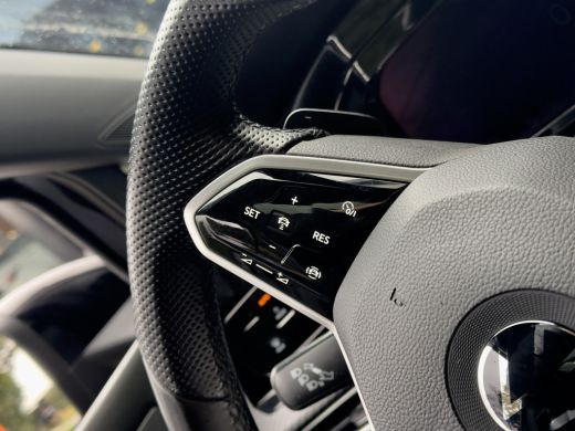 Volkswagen Golf Variant 1.5 eTSI AUT7 3X R-LINE PANODAK LEDER NAVI DIGI-DASH APPLE-CARPLAY LED LMV PDC ActivLease financial lease