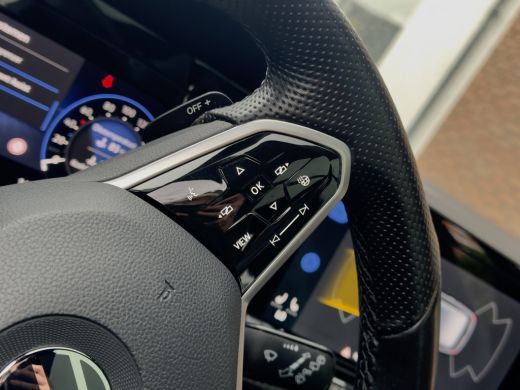 Volkswagen Golf Variant 1.5 eTSI AUT7 3X R-LINE PANODAK LEDER NAVI DIGI-DASH APPLE-CARPLAY LED LMV PDC ActivLease financial lease