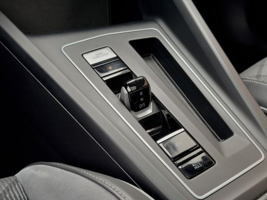 Volkswagen Golf Variant 1.5 eTSI AUT7 3X R-LINE PANODAK LEDER NAVI DIGI-DASH APPLE-CARPLAY LED LMV PDC ActivLease financial lease