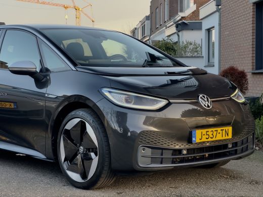 Volkswagen ID.3 First Max 58 kWh PANODAK NAVI CAMERA APPLE-CARPLAY LED LMV-20INCHE PDC ActivLease financial lease