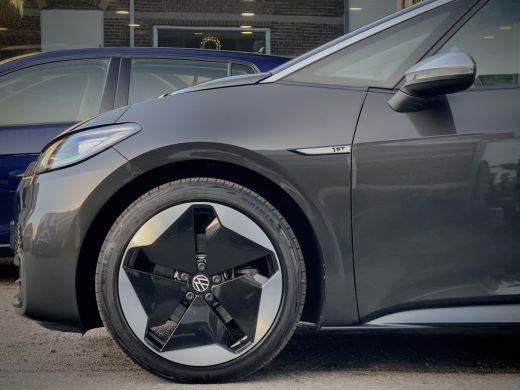 Volkswagen ID.3 First Max 58 kWh PANODAK NAVI CAMERA APPLE-CARPLAY LED LMV-20INCHE PDC ActivLease financial lease