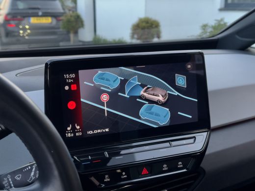 Volkswagen ID.3 First Max 58 kWh PANODAK NAVI CAMERA APPLE-CARPLAY LED LMV-20INCHE PDC ActivLease financial lease