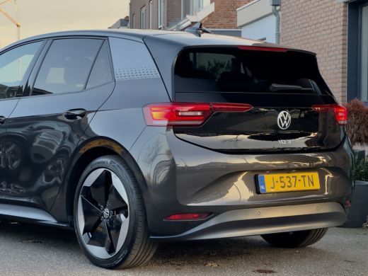 Volkswagen ID.3 First Max 58 kWh PANODAK NAVI CAMERA APPLE-CARPLAY LED LMV-20INCHE PDC ActivLease financial lease