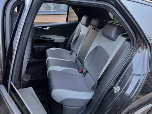 Volkswagen ID.3 First Max 58 kWh PANODAK NAVI CAMERA APPLE-CARPLAY LED LMV-20INCHE PDC ActivLease financial lease