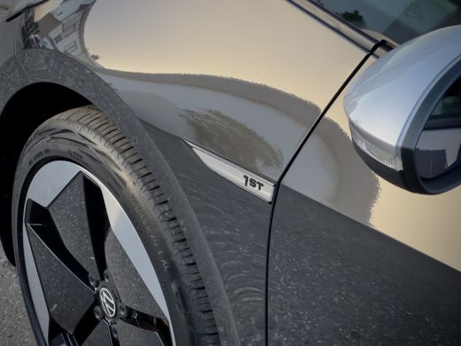 Volkswagen ID.3 First Max 58 kWh PANODAK NAVI CAMERA APPLE-CARPLAY LED LMV-20INCHE PDC ActivLease financial lease