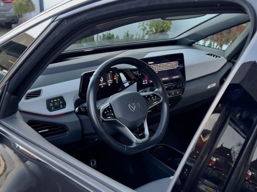 Volkswagen ID.3 First Max 58 kWh PANODAK NAVI CAMERA APPLE-CARPLAY LED LMV-20INCHE PDC ActivLease financial lease