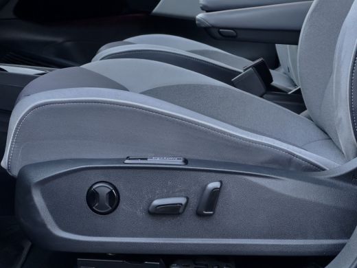 Volkswagen ID.3 First Max 58 kWh PANODAK NAVI CAMERA APPLE-CARPLAY LED LMV-20INCHE PDC ActivLease financial lease