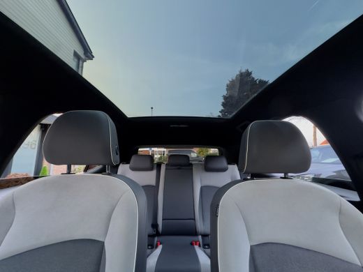 Volkswagen ID.3 First Max 58 kWh PANODAK NAVI CAMERA APPLE-CARPLAY LED LMV-20INCHE PDC ActivLease financial lease