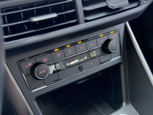 Volkswagen Polo 1.0 TSI R-LINE 57D.KM!! NAVI CAMERA AIRCO APPLE-CARPLAY LED LMV PDC ActivLease financial lease