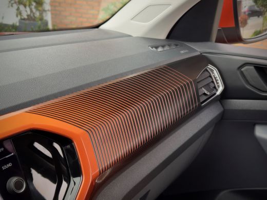 Volkswagen T-Cross 1.0 TSI ORANGE-STYLE EDITION CARPLAY CRUISE CONTROL AIRCO LED LMV PDC ActivLease financial lease