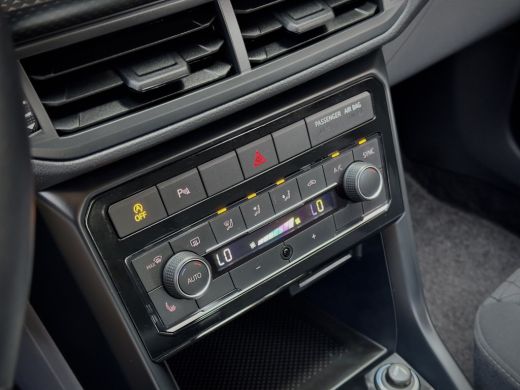 Volkswagen T-Cross 1.5 TSI AUT7 R-LINE 93D.KM! NAVI CAMERA APPLE-CARPLAY LED LMV PDC ActivLease financial lease