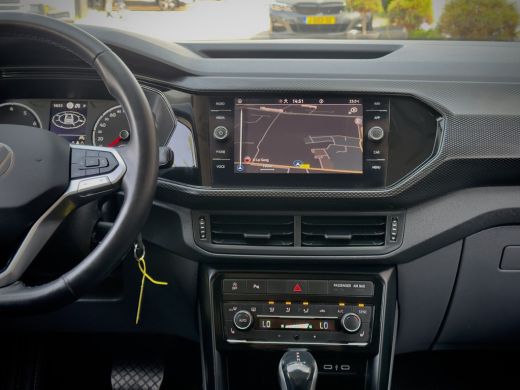 Volkswagen T-Cross 1.5 TSI AUT7 R-LINE 93D.KM! NAVI CAMERA APPLE-CARPLAY LED LMV PDC ActivLease financial lease