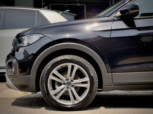 Volkswagen T-Cross 1.5 TSI AUT7 R-LINE 93D.KM! NAVI CAMERA APPLE-CARPLAY LED LMV PDC ActivLease financial lease