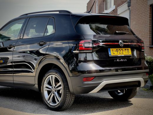 Volkswagen T-Cross 1.5 TSI AUT7 R-LINE 93D.KM! NAVI CAMERA APPLE-CARPLAY LED LMV PDC ActivLease financial lease