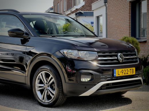 Volkswagen T-Cross 1.5 TSI AUT7 R-LINE 93D.KM! NAVI CAMERA APPLE-CARPLAY LED LMV PDC ActivLease financial lease