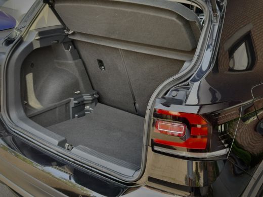 Volkswagen T-Cross 1.5 TSI AUT7 R-LINE 93D.KM! NAVI CAMERA APPLE-CARPLAY LED LMV PDC ActivLease financial lease