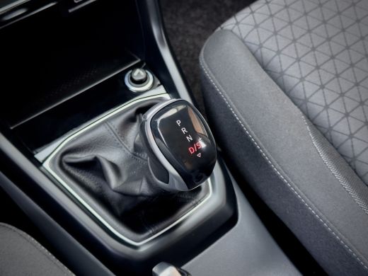 Volkswagen T-Cross 1.5 TSI AUT7 R-LINE 93D.KM! NAVI CAMERA APPLE-CARPLAY LED LMV PDC ActivLease financial lease