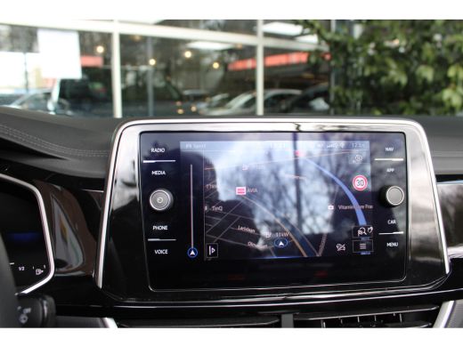 Volkswagen T-Roc 1.5 TSI 150PK DSG R-LINE SPORT NAVI/LED/CARPLAY/TREKHAAK ActivLease financial lease