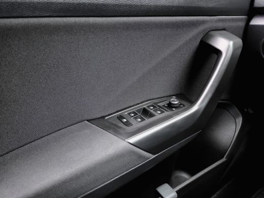 Volkswagen T-Roc 1.5 TSI AUT7 R-LINE SPORT NAVI DIGIDASH APPLE.CARPLAY 18INCH.LMV PDC ORG.121d.KM!!! ActivLease financial lease