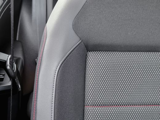 Volkswagen T-Roc 1.5 TSI AUT7 R-LINE SPORT NAVI DIGIDASH APPLE.CARPLAY 18INCH.LMV PDC ORG.121d.KM!!! ActivLease financial lease