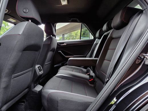 Volkswagen T-Roc 1.5 TSI AUT7 R-LINE SPORT NAVI DIGIDASH APPLE.CARPLAY 18INCH.LMV PDC ORG.121d.KM!!! ActivLease financial lease