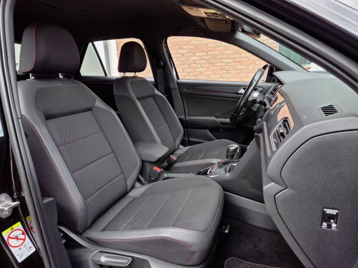 Volkswagen T-Roc 1.5 TSI AUT7 R-LINE SPORT NAVI DIGIDASH APPLE.CARPLAY 18INCH.LMV PDC ORG.121d.KM!!! ActivLease financial lease