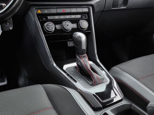 Volkswagen T-Roc 1.5 TSI AUT7 R-LINE SPORT NAVI DIGIDASH APPLE.CARPLAY 18INCH.LMV PDC ORG.121d.KM!!! ActivLease financial lease