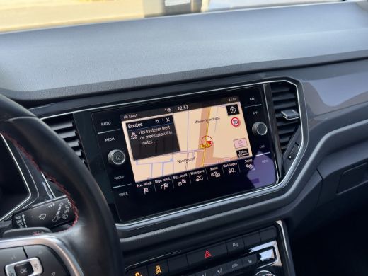 Volkswagen T-Roc 1.5 TSI AUT7 SPORT 2X R-LINE 104D.KM PANODAK 20 INCH-LMV NAVI CAMERA DIGI-DASH APPLE-CARPLAY LED PDC ActivLease financial lease