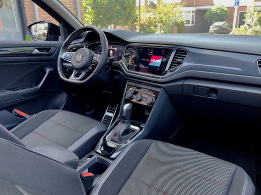Volkswagen T-Roc 1.5 TSI AUT7 SPORT 2X R-LINE 104D.KM PANODAK 20 INCH-LMV NAVI CAMERA DIGI-DASH APPLE-CARPLAY LED PDC ActivLease financial lease