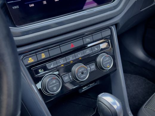 Volkswagen T-Roc 1.5 TSI AUT7 SPORT 2X R-LINE 104D.KM PANODAK 20 INCH-LMV NAVI CAMERA DIGI-DASH APPLE-CARPLAY LED PDC ActivLease financial lease