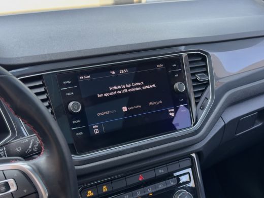 Volkswagen T-Roc 1.5 TSI AUT7 SPORT 2X R-LINE 104D.KM PANODAK 20 INCH-LMV NAVI CAMERA DIGI-DASH APPLE-CARPLAY LED PDC ActivLease financial lease