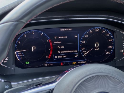 Volkswagen T-Roc 1.5 TSI AUT7 SPORT 2X R-LINE 104D.KM PANODAK 20 INCH-LMV NAVI CAMERA DIGI-DASH APPLE-CARPLAY LED PDC ActivLease financial lease