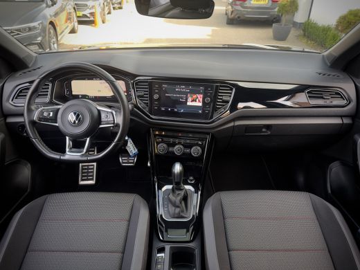 Volkswagen T-Roc 1.5 TSI AUT7 SPORT BLACK-EDITION PANODAK NAVI CAMERA DIGI-DASH APPLE-CARPLAY LED LMV PDC ActivLease financial lease