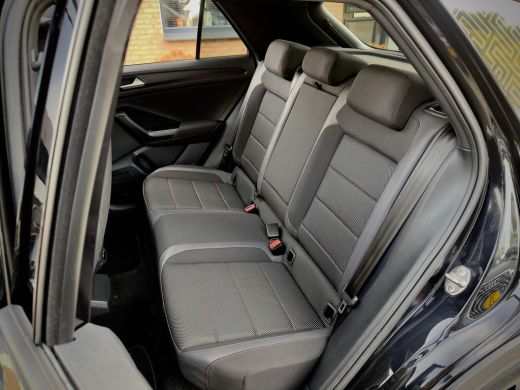 Volkswagen T-Roc 1.5 TSI AUT7 SPORT BLACK-EDITION PANODAK NAVI CAMERA DIGI-DASH APPLE-CARPLAY LED LMV PDC ActivLease financial lease