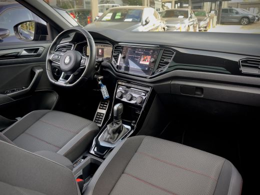 Volkswagen T-Roc 1.5 TSI AUT7 SPORT BLACK-EDITION PANODAK NAVI CAMERA DIGI-DASH APPLE-CARPLAY LED LMV PDC ActivLease financial lease