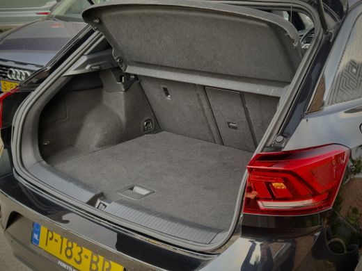 Volkswagen T-Roc 1.5 TSI AUT7 SPORT BLACK-EDITION PANODAK NAVI CAMERA DIGI-DASH APPLE-CARPLAY LED LMV PDC ActivLease financial lease