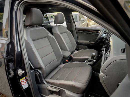 Volkswagen T-Roc 1.5 TSI AUT7 SPORT BLACK-EDITION PANODAK NAVI CAMERA DIGI-DASH APPLE-CARPLAY LED LMV PDC ActivLease financial lease