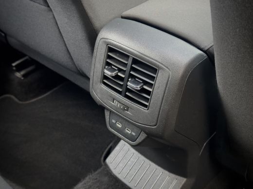 Volkswagen T-Roc 1.5 TSI AUT7 SPORT BLACK-EDITION PANODAK NAVI CAMERA DIGI-DASH APPLE-CARPLAY LED LMV PDC ActivLease financial lease