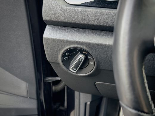 Volkswagen T-Roc 1.5 TSI AUT7 SPORT BLACK-EDITION PANODAK NAVI CAMERA DIGI-DASH APPLE-CARPLAY LED LMV PDC ActivLease financial lease