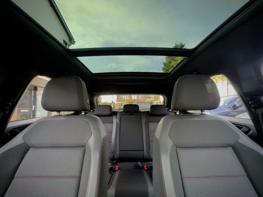 Volkswagen T-Roc 1.5 TSI AUT7 SPORT BLACK-EDITION PANODAK NAVI CAMERA DIGI-DASH APPLE-CARPLAY LED LMV PDC ActivLease financial lease