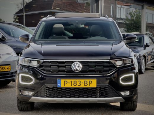 Volkswagen T-Roc 1.5 TSI AUT7 SPORT BLACK-EDITION PANODAK NAVI CAMERA DIGI-DASH APPLE-CARPLAY LED LMV PDC ActivLease financial lease