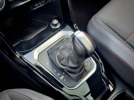 Volkswagen T-Roc 1.5 TSI AUT7 SPORT BLACK-EDITION PANODAK NAVI CAMERA DIGI-DASH APPLE-CARPLAY LED LMV PDC ActivLease financial lease