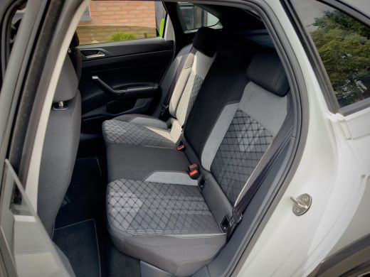 Volkswagen Taigo 1.0 TSI AUT7 R-LINE 60D.KM!! NAVI CAMERA DIGI-DASH APPLE-CARPLAY IQ-DRIVE LED LMV PDC ActivLease financial lease