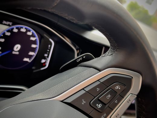 Volkswagen Taigo 1.0 TSI AUT7 R-LINE 60D.KM!! NAVI CAMERA DIGI-DASH APPLE-CARPLAY IQ-DRIVE LED LMV PDC ActivLease financial lease