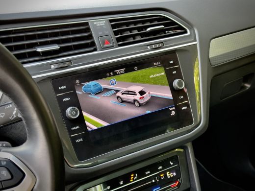 Volkswagen Tiguan 1.4 TSI AUT6 eHYBRID R-LINE VOL-LEDER DIGI-DASH AIRCO IQ-DRIVE PARK-ASSIST LED LMV PDC ActivLease financial lease