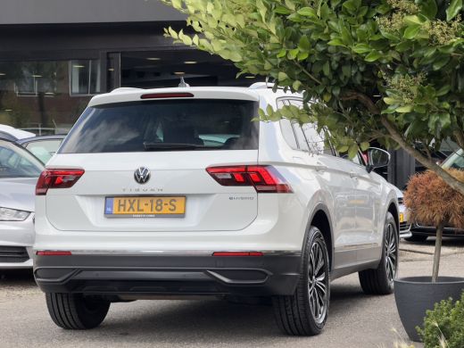 Volkswagen Tiguan 1.4 TSI AUT6 eHYBRID R-LINE VOL-LEDER DIGI-DASH AIRCO IQ-DRIVE PARK-ASSIST LED LMV PDC ActivLease financial lease