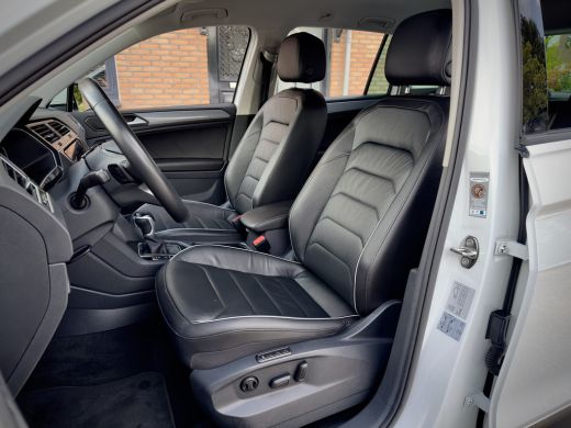 Volkswagen Tiguan 1.4 TSI AUT6 eHYBRID R-LINE VOL-LEDER DIGI-DASH AIRCO IQ-DRIVE PARK-ASSIST LED LMV PDC ActivLease financial lease